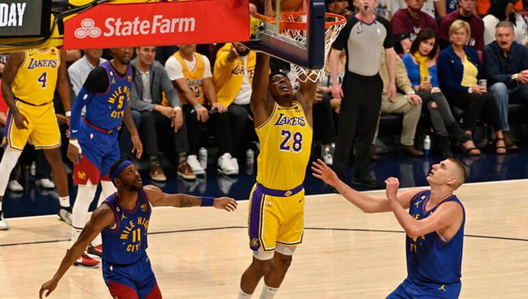 Lakers seriye mağlubiyetle başladı